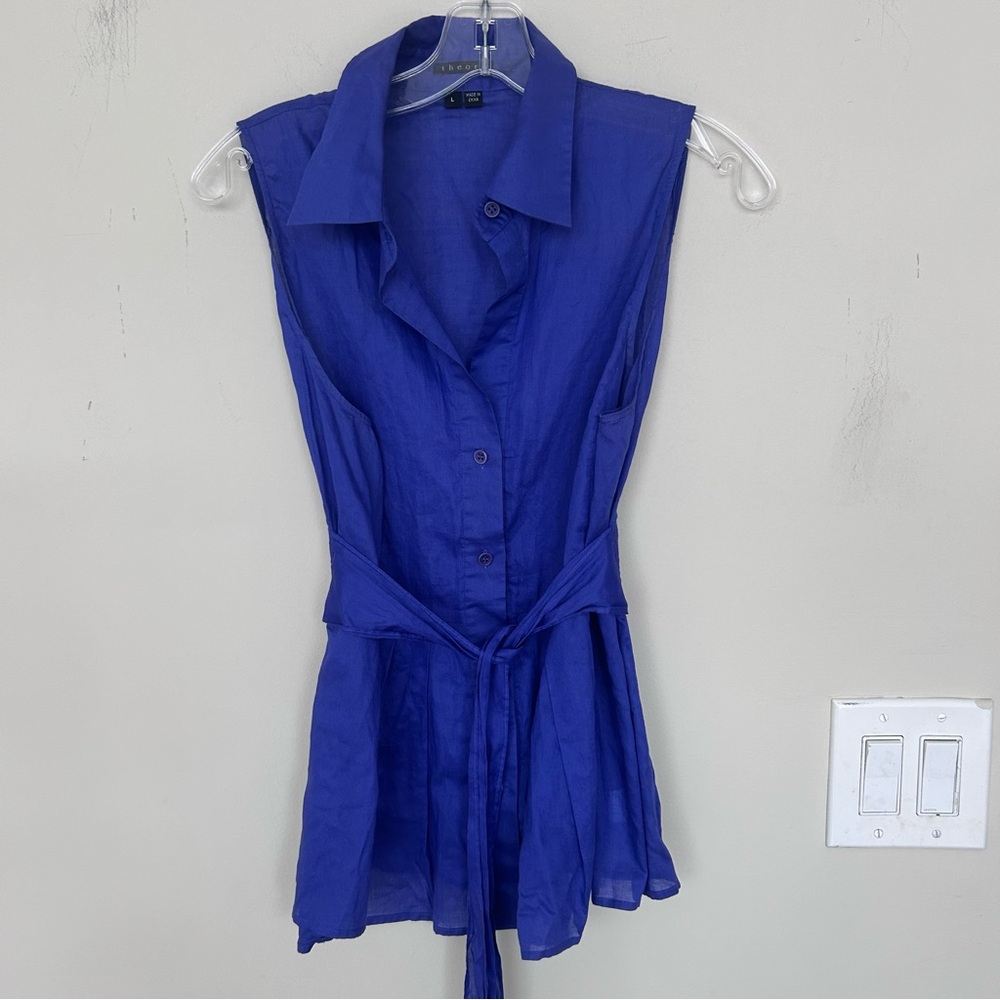 Theory Sleeveless Cotton Button-Front Shirt Top with Waist Tie - Blue. Size L